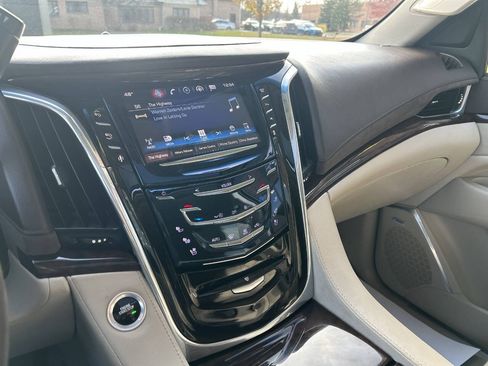 Used 2016 Cadillac Escalade ESV Luxury image 19