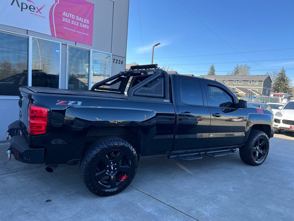 Used 2018 Chevrolet Silverado 1500 LT w/ Redline Edition AWD/4WD image 8