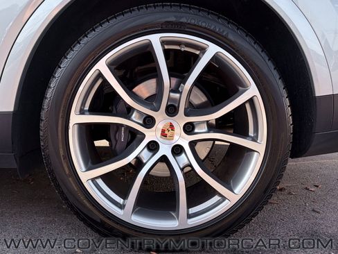 Used 2021 Porsche Cayenne AWD/4WD image 11