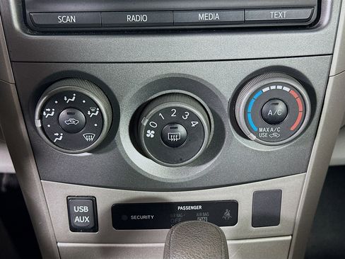 Used 2012 Toyota Corolla LE FWD image 22