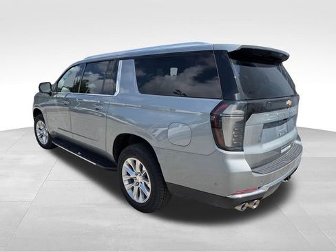 Used 2025 Chevrolet Suburban Premier w/ Sun And Tow Package AWD/4WD image 7
