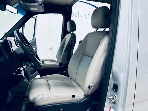 Used 2020 Mercedes-Benz Sprinter 3500 image 27