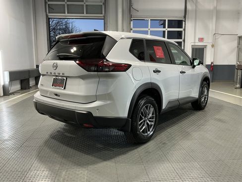 Used 2025 Nissan Rogue S image 33