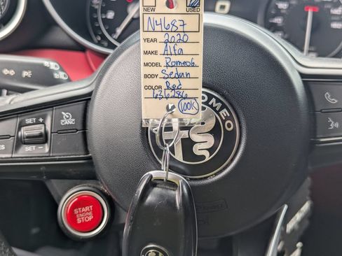 Used 2020 Alfa Romeo Giulia RWD image 34