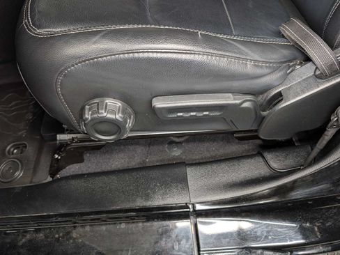 Used 2018 Jeep Wrangler Unlimited Sahara AWD/4WD image 32