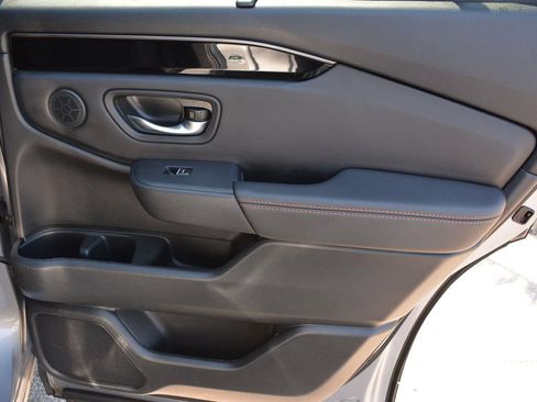 Used 2025 Honda Pilot TrailSport image 19