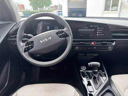 Certified 2023 Kia Niro FWD image 17