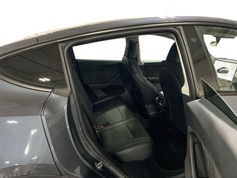Certified 2023 Tesla Model Y AWD image 11