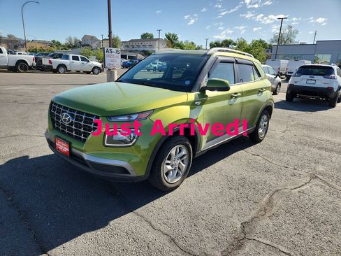 Used 2020 Hyundai Venue SEL FWD image 3