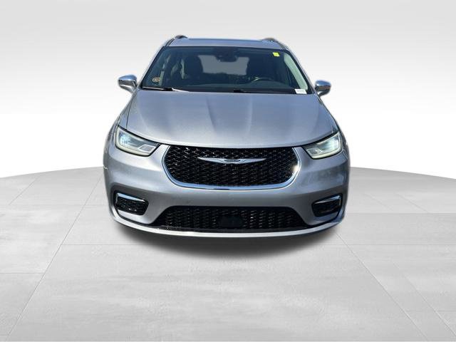 Used 2021 Chrysler Pacifica Limited AWD/4WD image 2