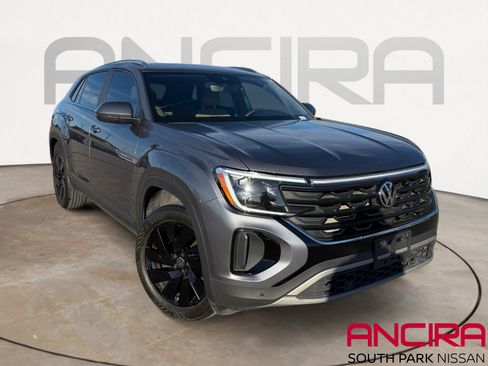 Used 2024 Volkswagen Atlas Cross Sport SE image 1