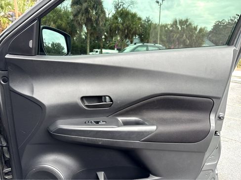 Used 2021 Nissan Kicks S image 11