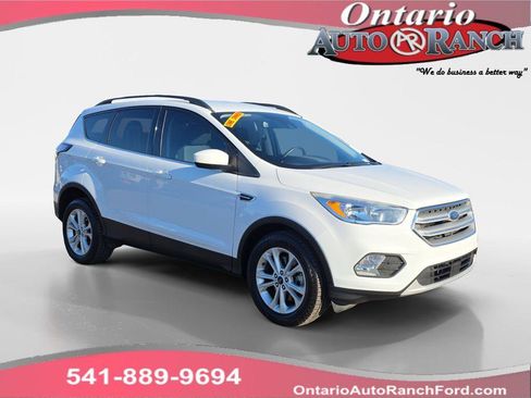 Used 2018 Ford Escape SE w/ Ford Safe & Smart Package image 1