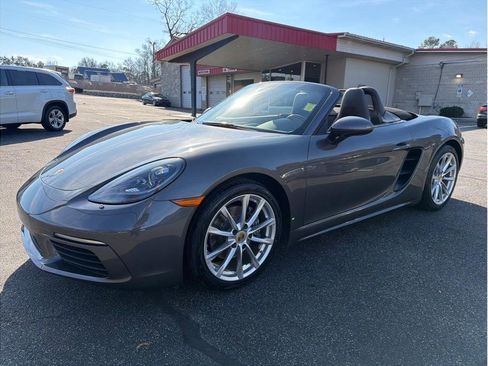 Used 2018 Porsche 718 Boxster image 3