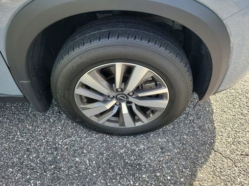 Used 2024 Nissan Pathfinder SL w/ Cargo Package FWD image 5