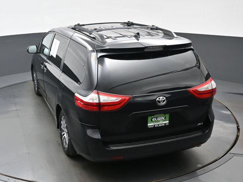 Used 2018 Toyota Sienna XLE Premium w/ Carpet Mat Package FWD image 40