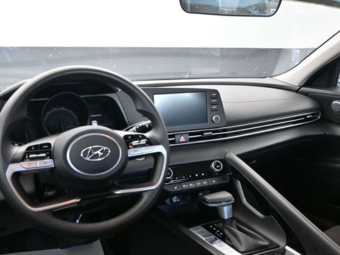 Used 2022 Hyundai Elantra Blue image 23