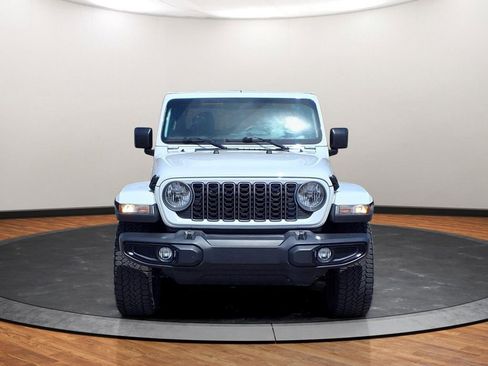 Used 2025 Jeep Gladiator Sport AWD/4WD image 23