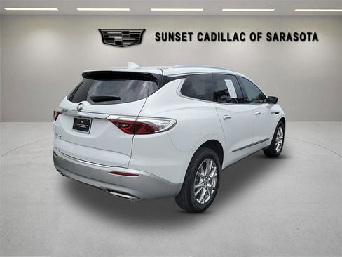 Used 2023 Buick Enclave Essence w/ Experience Buick Package FWD image 4