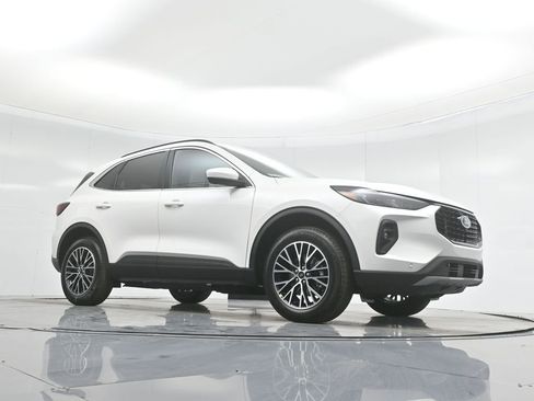 New 2025 Ford Escape SE w/ PHEV Premium Package image 3
