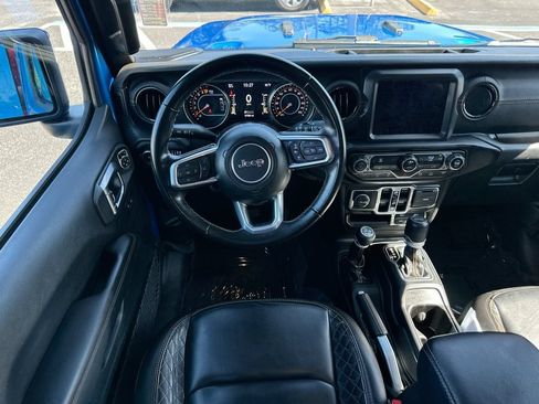 Used 2022 Jeep Wrangler Unlimited Sahara AWD/4WD image 21