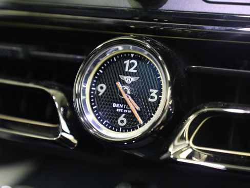 Certified 2025 Bentley Flying Spur Plug-In Hybrid image 21