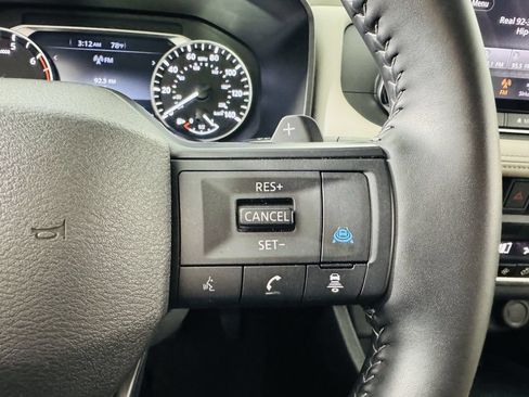 Used 2025 Nissan Rogue SV FWD image 17