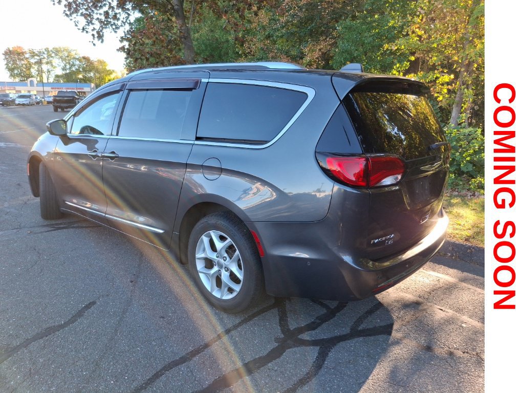 Used 2020 Chrysler Pacifica Touring-L FWD image 8