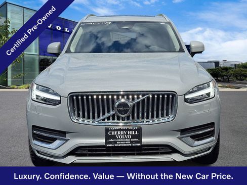 Certified 2024 Volvo XC90 B5 Plus AWD/4WD image 2