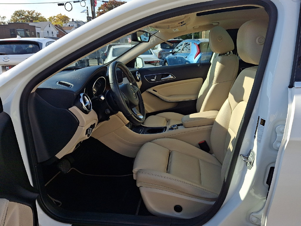 Used 2020 Mercedes-Benz GLA 250 4MATIC w/ Premium Package image 13