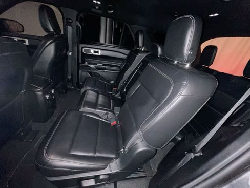 Used 2020 Ford Explorer XLT w/ Equipment Group 202A image 22