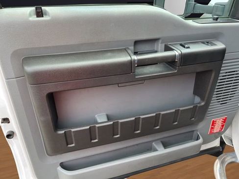 Used 2015 Ford F550 4x4 Regular Cab Super Duty image 10