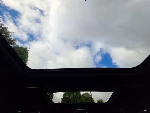 Used 2019 BMW 750i xDrive w/ Executive Package image 42