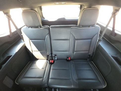 Used 2023 Chevrolet Suburban Premier RWD image 32
