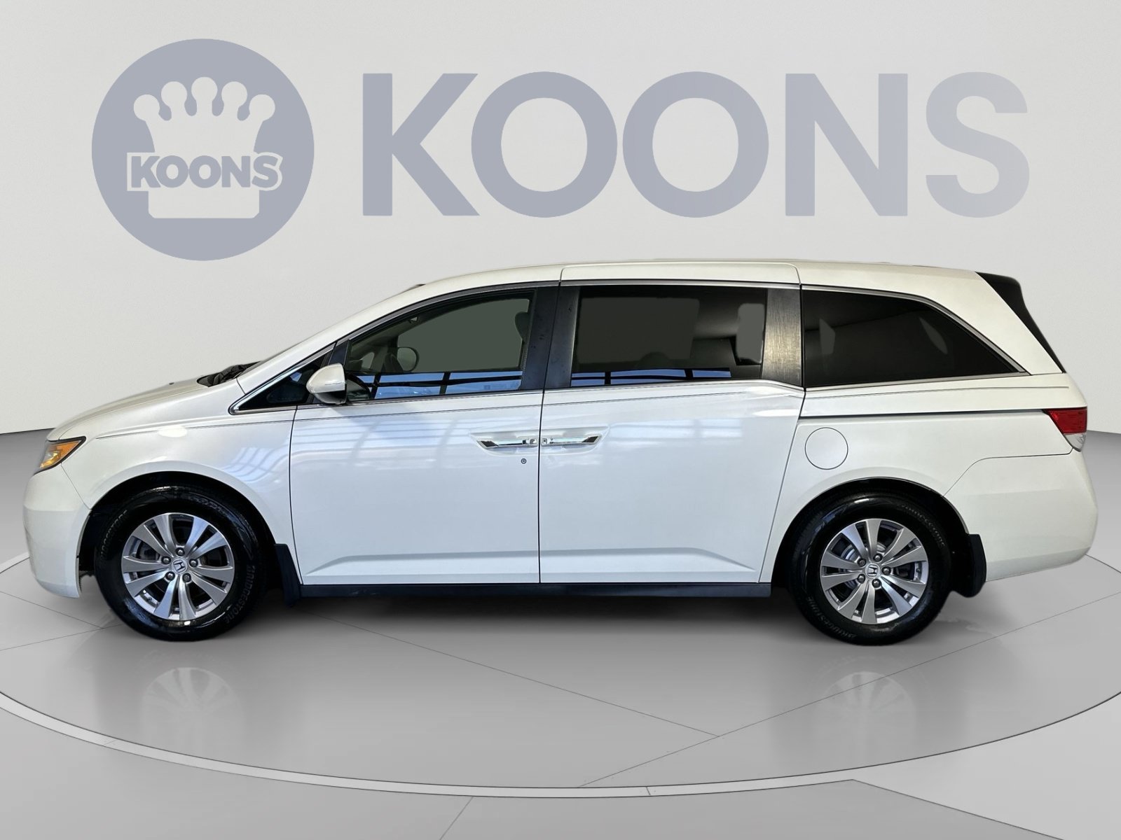 Used 2017 Honda Odyssey SE image 2
