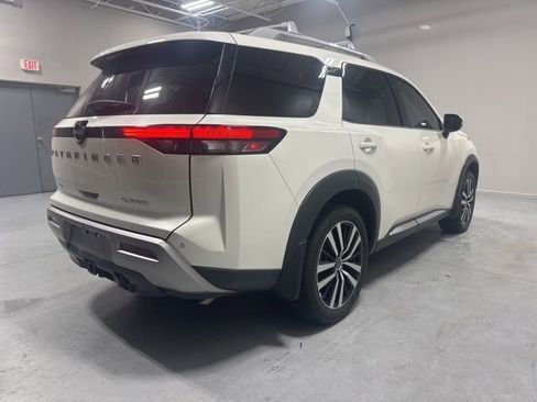 Used 2024 Nissan Pathfinder Platinum FWD image 5