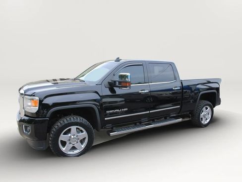 Used 2015 GMC Sierra 2500 Denali w/ Duramax Plus Package AWD/4WD image 5