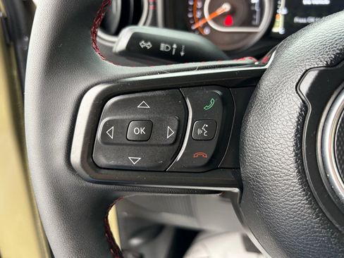 Used 2025 Jeep Wrangler Unlimited Rubicon image 12