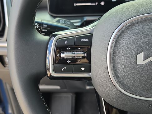 Certified 2025 Kia Sorento S FWD image 29