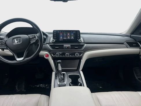 Used 2018 Honda Accord Touring image 13