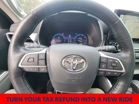 Used 2023 Toyota Highlander Platinum image 25