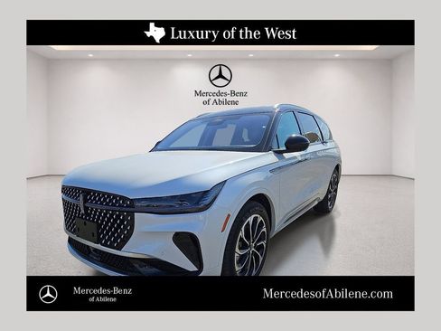 Used 2025 Lincoln Nautilus Reserve AWD/4WD image 1
