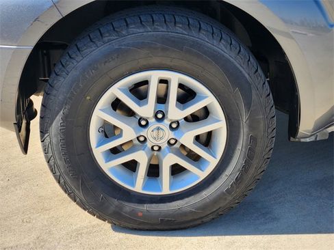 Used 2018 Nissan Frontier SV image 12