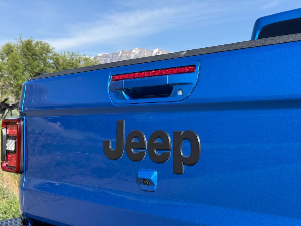 Used 2023 Jeep Gladiator Overland AWD/4WD image 15