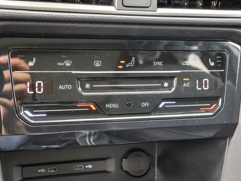 Used 2025 Volkswagen Taos SE image 22