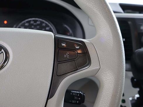 Used 2011 Toyota Sienna LE w/ Towing Pkg FWD image 33