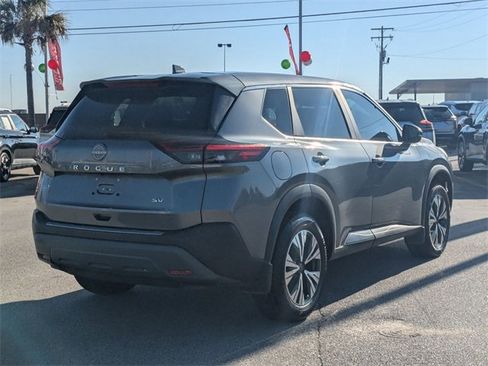 Used 2023 Nissan Rogue SV image 3