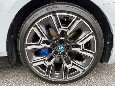 Certified 2025 BMW i5 M60 w/ Premium Package image 18