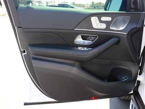 Used 2025 Mercedes-Benz GLS 450 4MATIC image 10