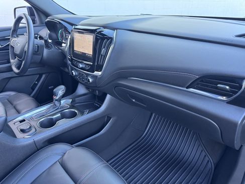 Used 2023 Chevrolet Traverse RS image 9